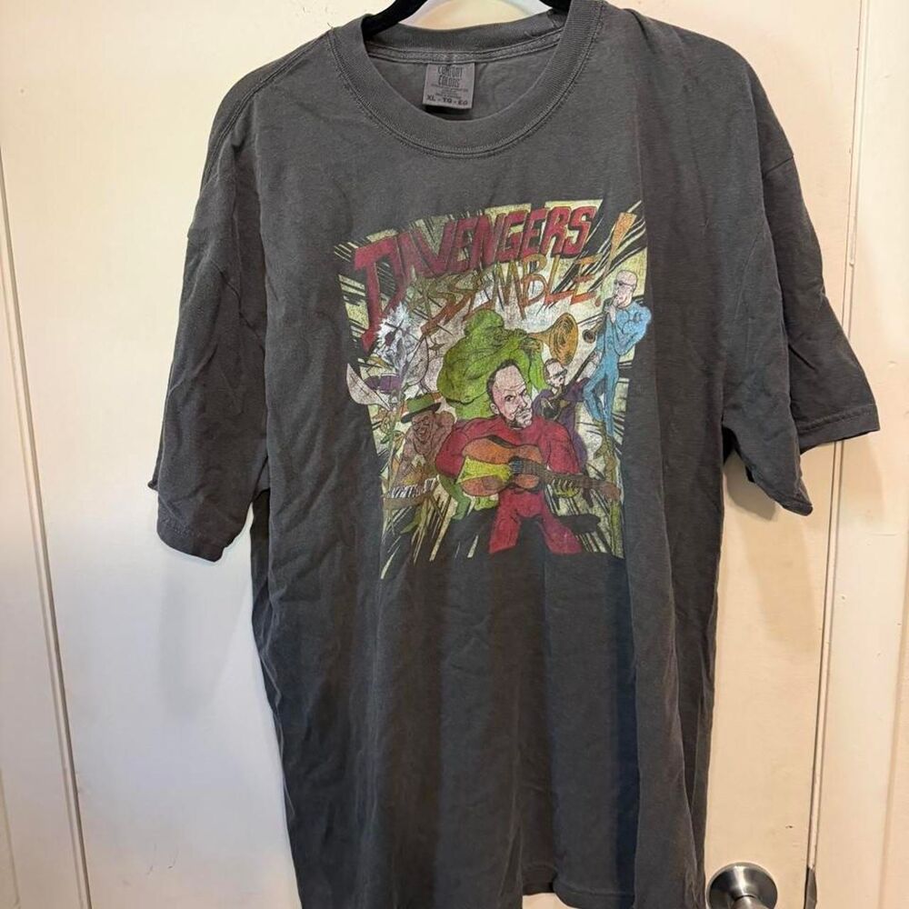 Comfort-colors Men's Grey and Black T-shirt